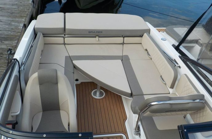 Bayliner VR6 Cuddy | Marta