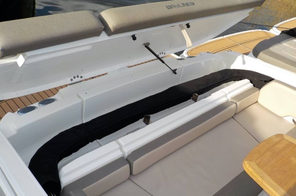 Bayliner VR6 Cuddy | Marta