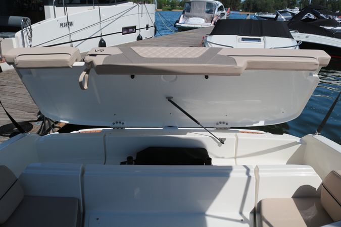 Bayliner VR6 Cuddy | Polly