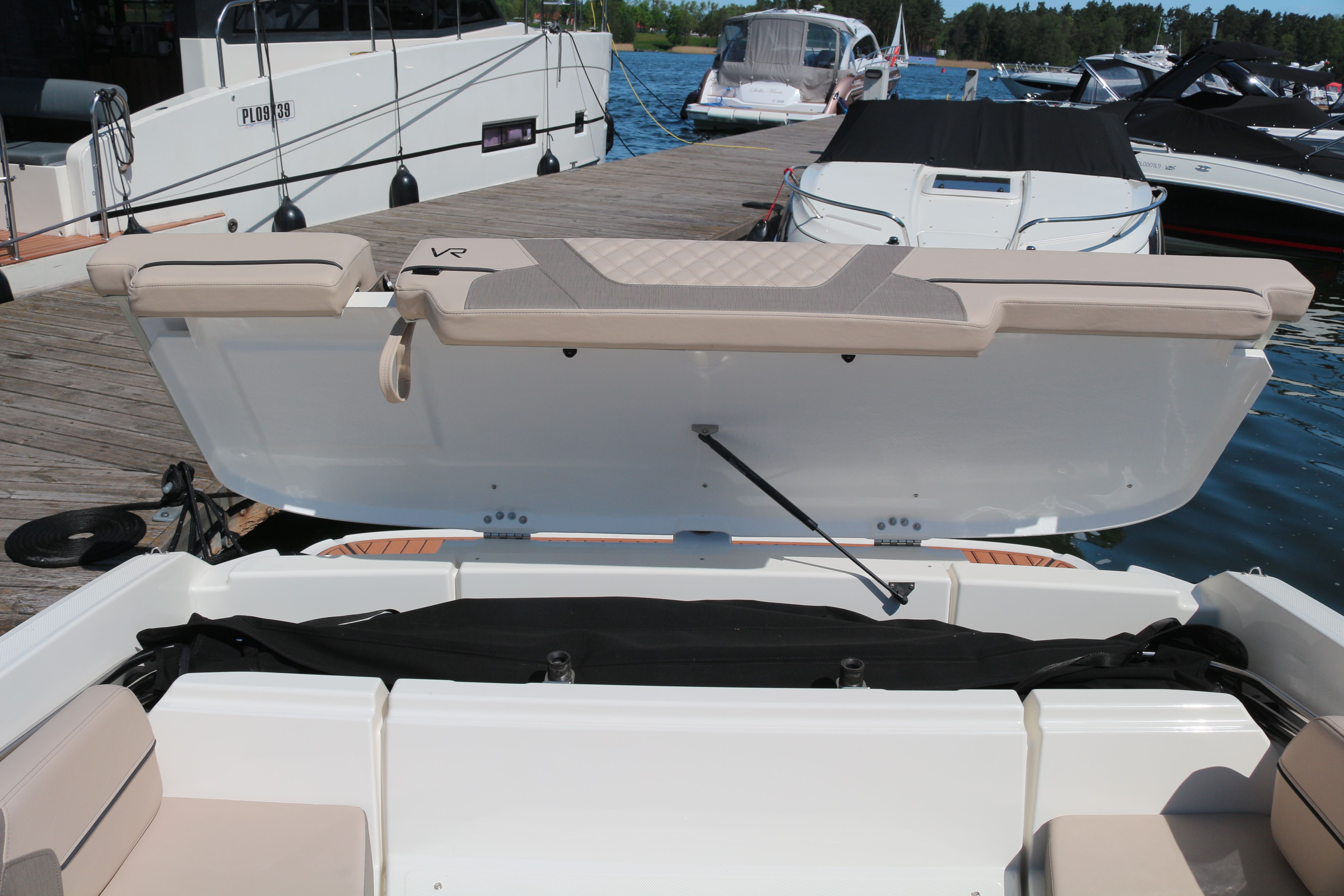 Bayliner VR6 Cuddy | Polly