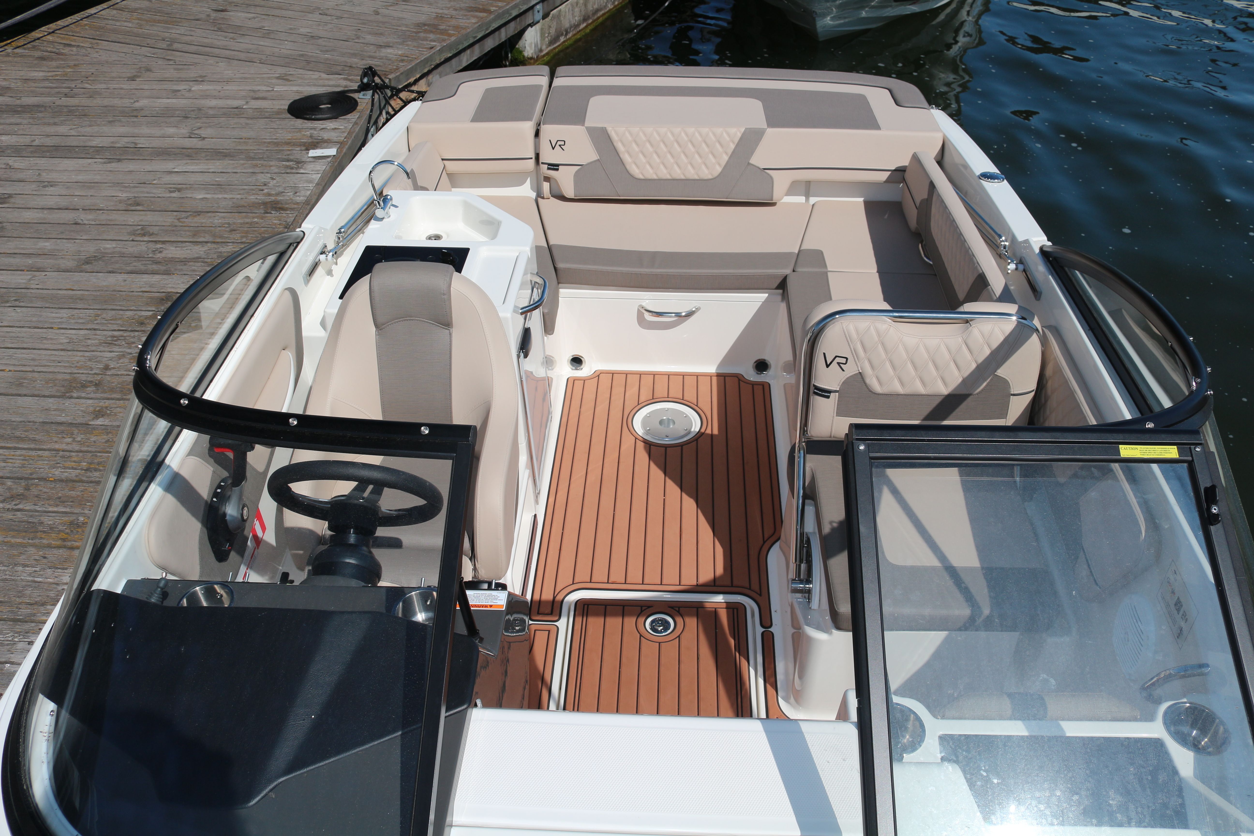 Bayliner VR6 Cuddy | Polly