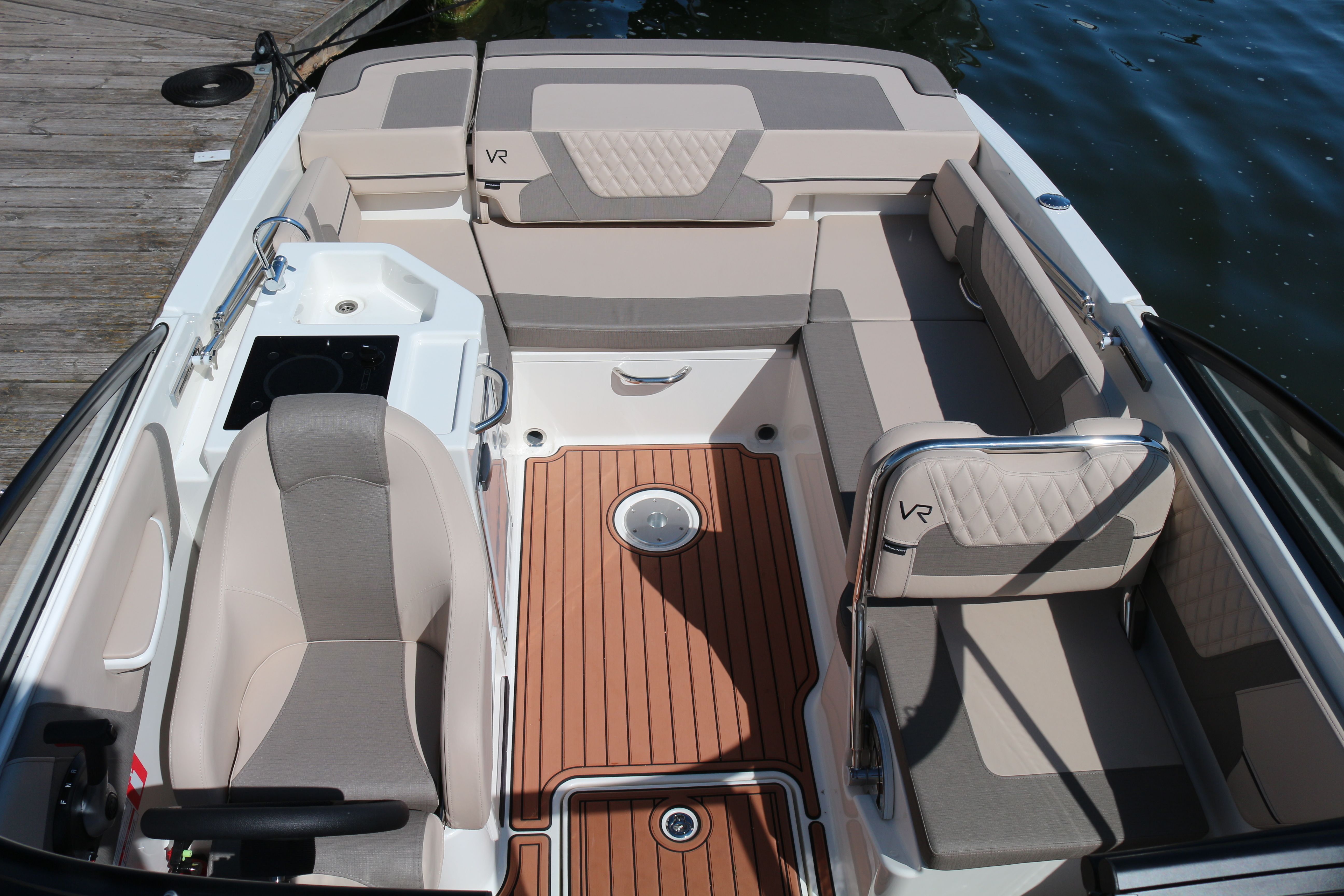 Bayliner VR6 Cuddy | Polly