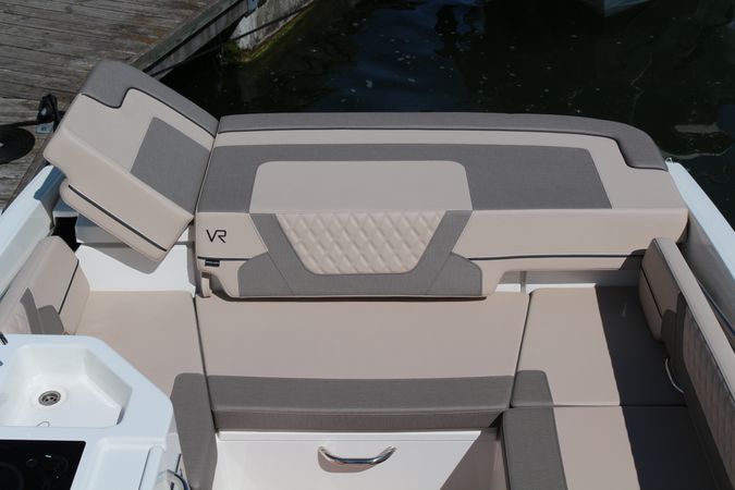 Bayliner VR6 Cuddy | Polly