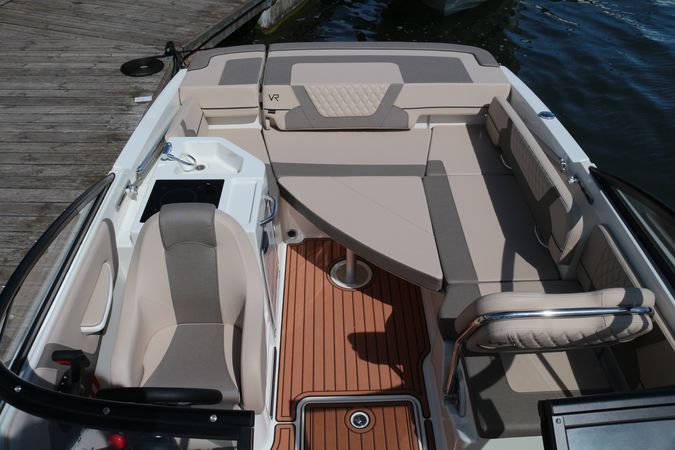 Bayliner VR6 Cuddy | Polly