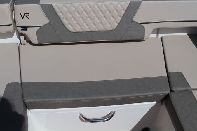 Bayliner VR6 Cuddy | Polly