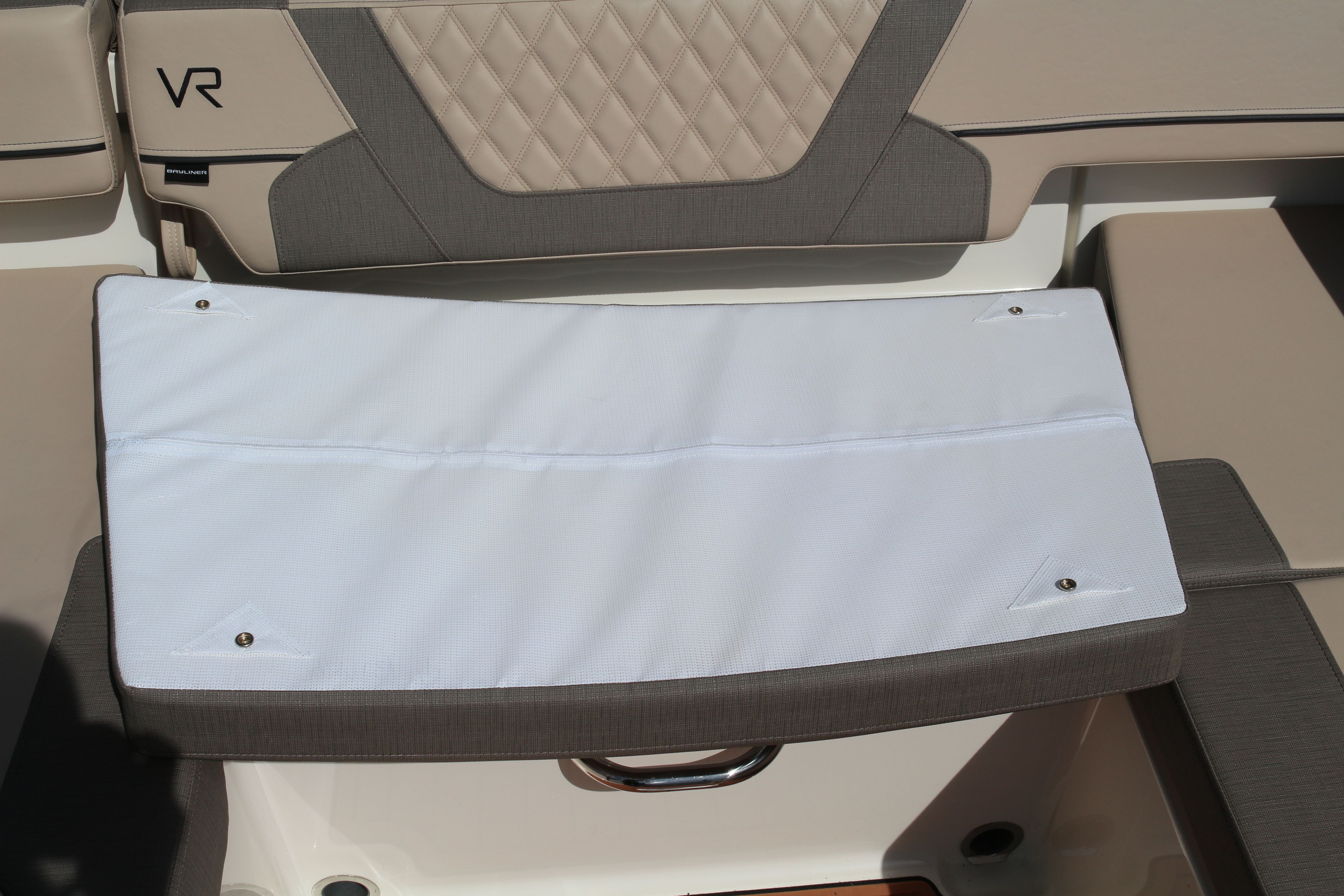 Bayliner VR6 Cuddy | Polly