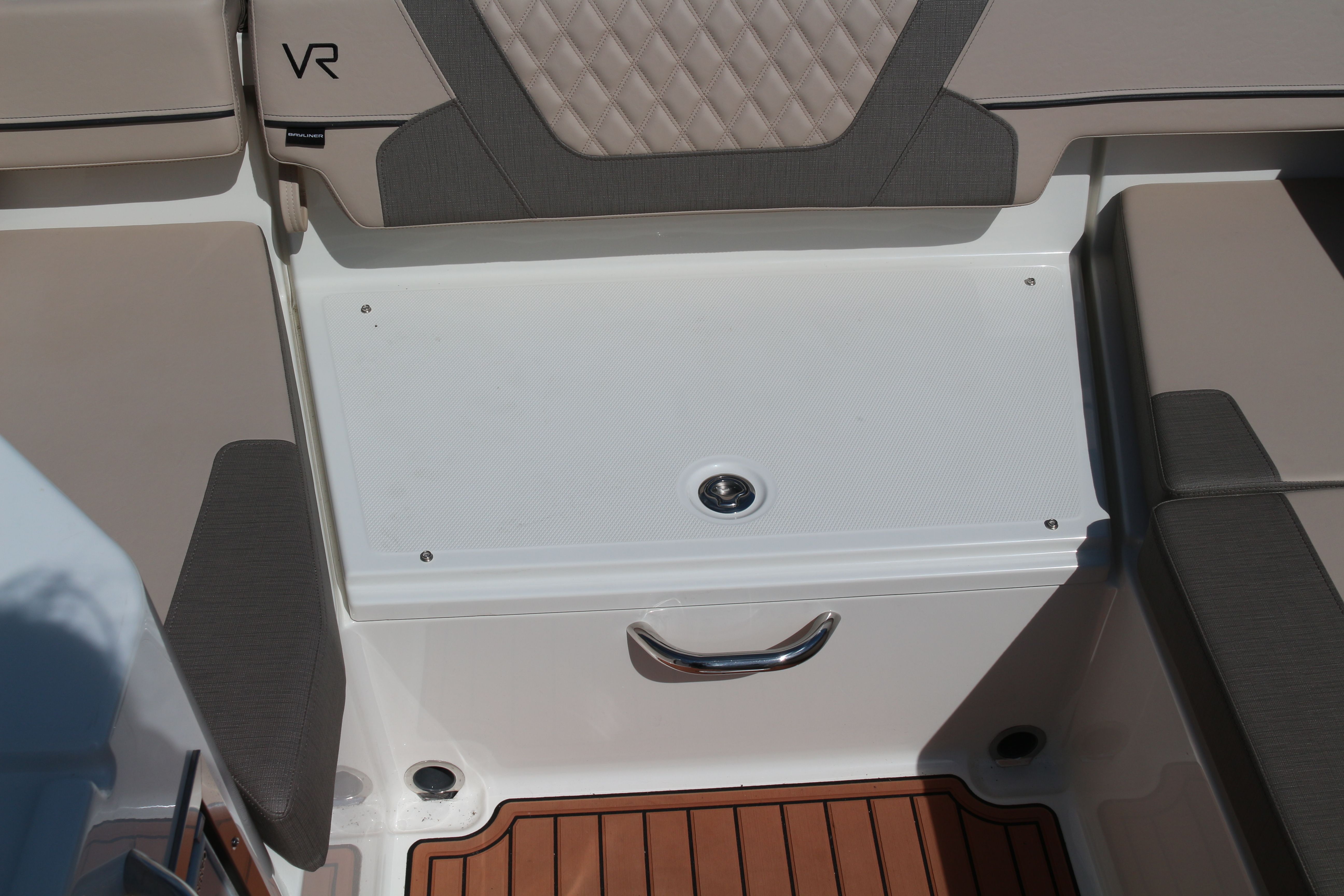 Bayliner VR6 Cuddy | Polly