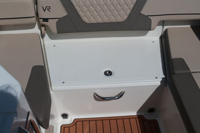 Bayliner VR6 Cuddy | Polly