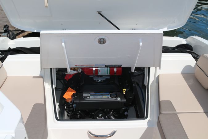 Bayliner VR6 Cuddy | Polly