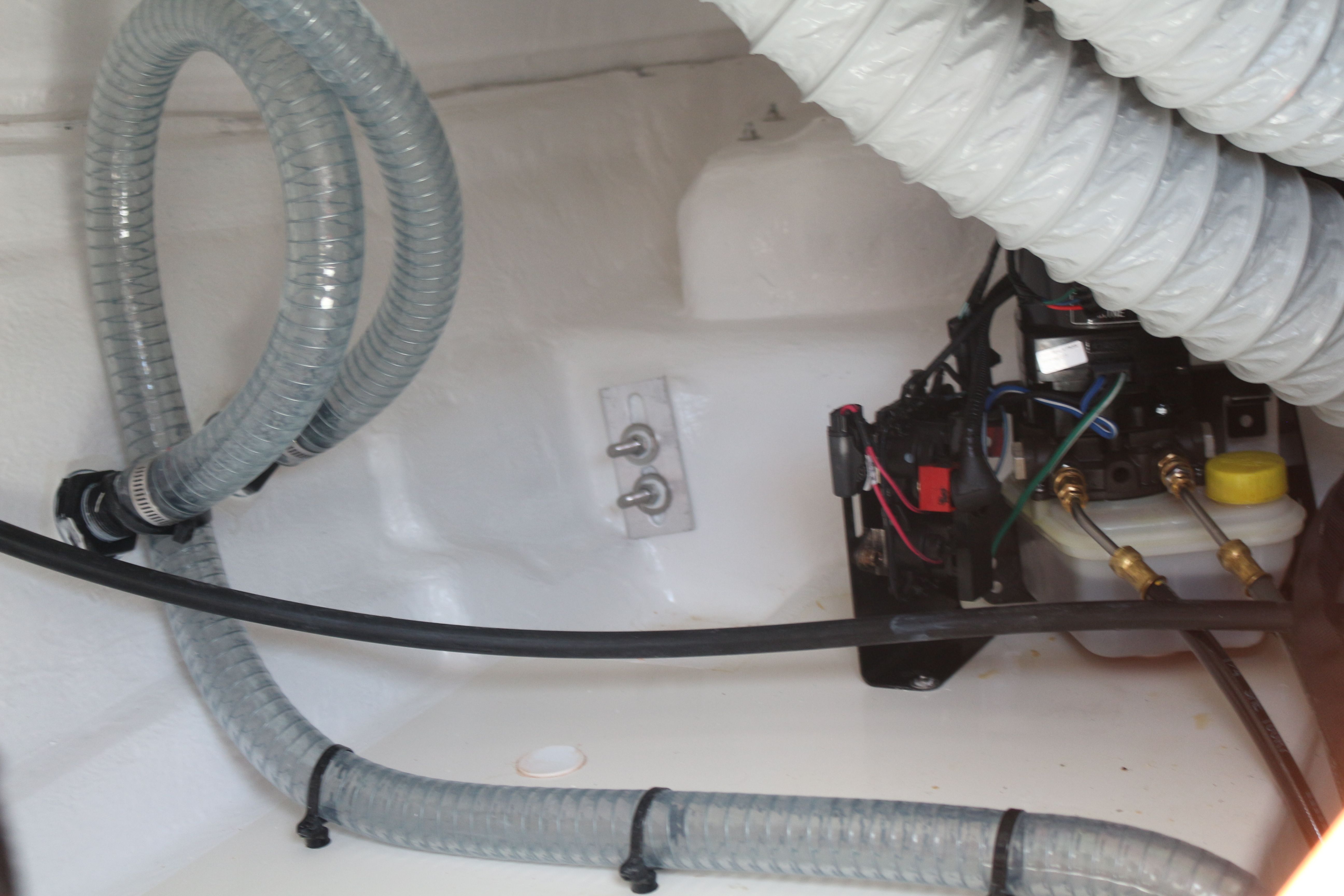 Bayliner VR6 Cuddy | Polly