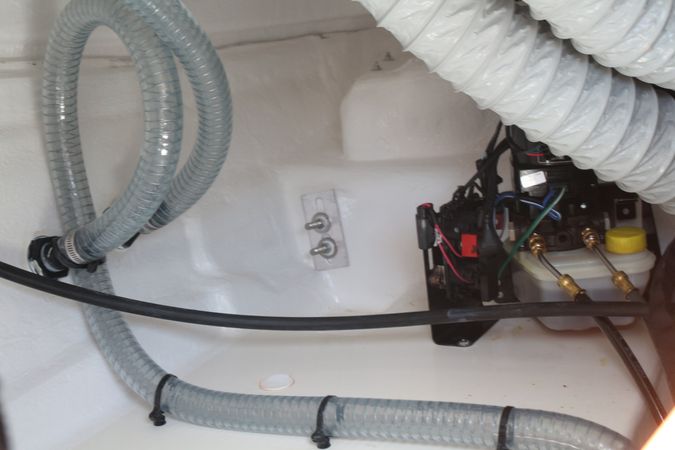 Bayliner VR6 Cuddy | Polly