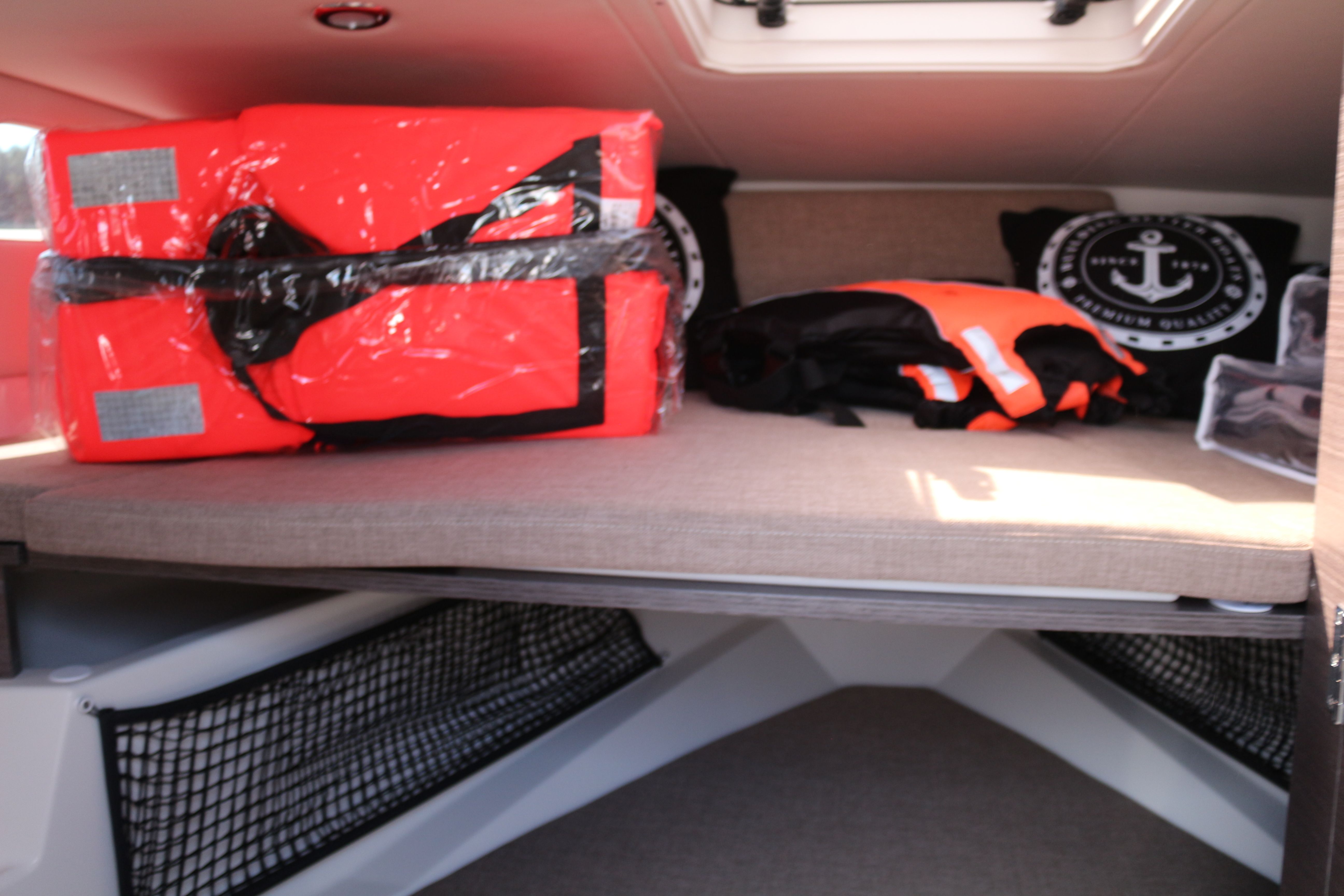 Bayliner VR6 Cuddy | Polly