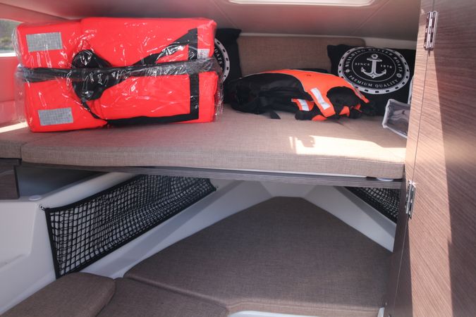 Bayliner VR6 Cuddy | Polly