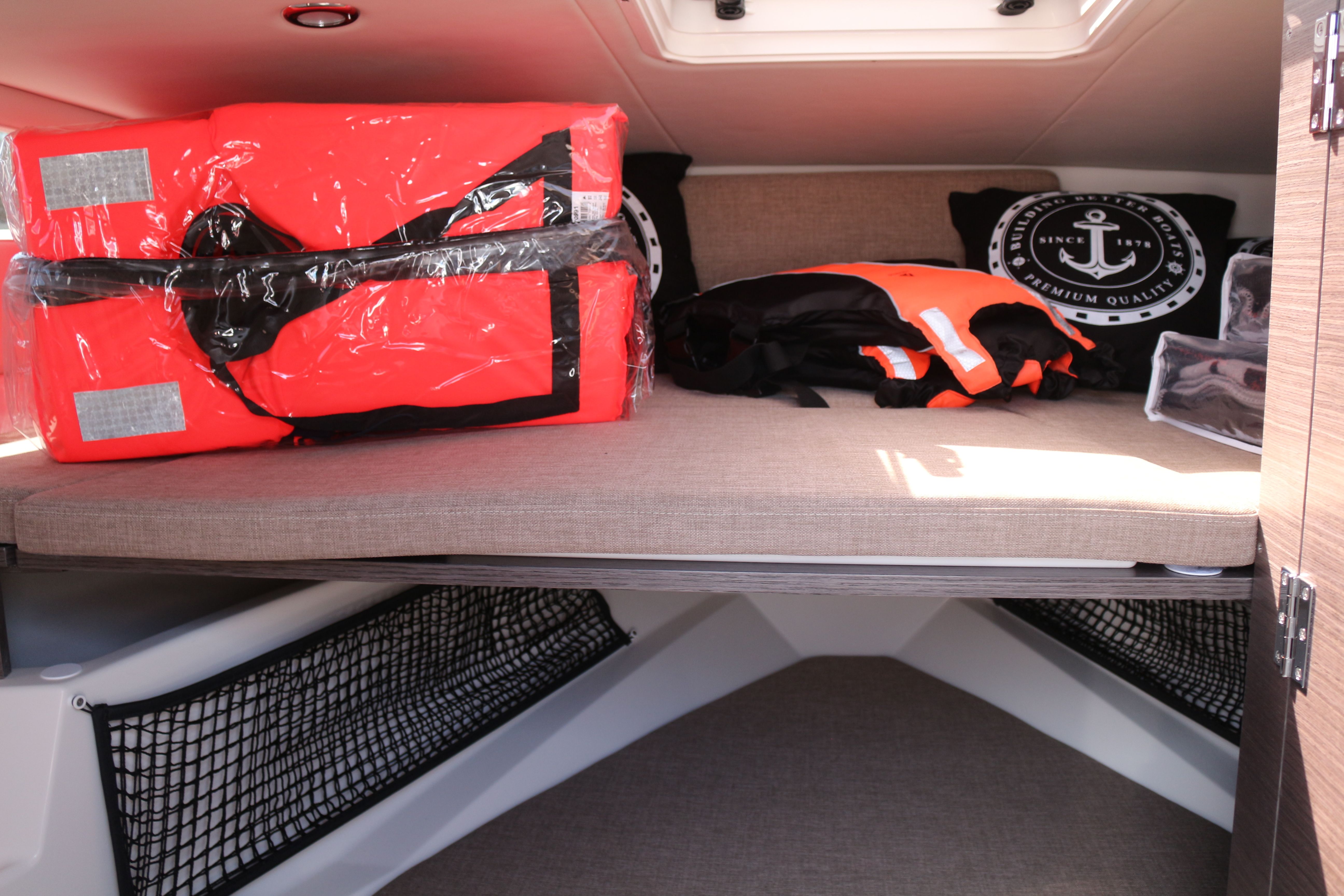 Bayliner VR6 Cuddy | Polly