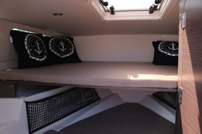 Bayliner VR6 Cuddy | Polly