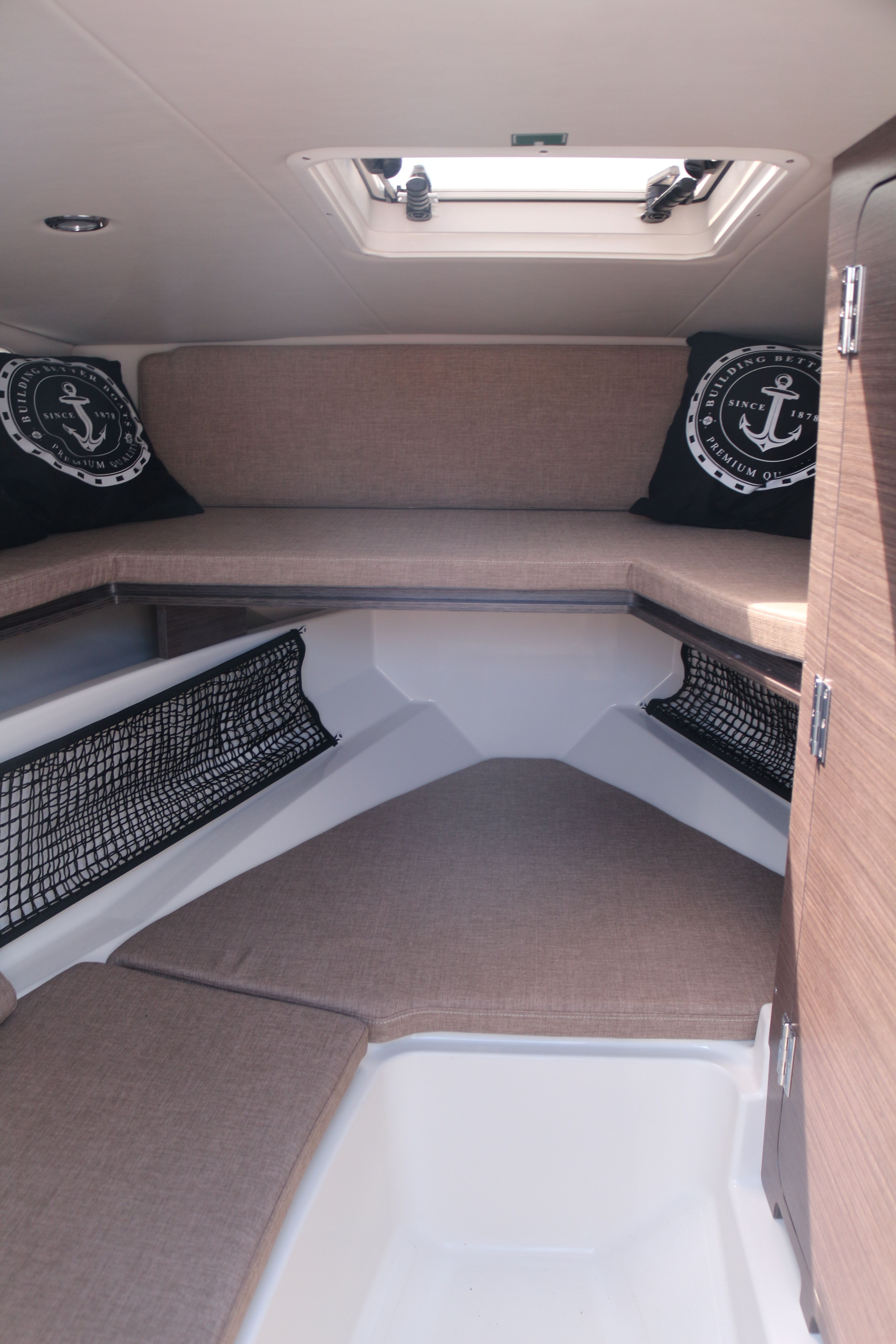 Bayliner VR6 Cuddy | Polly