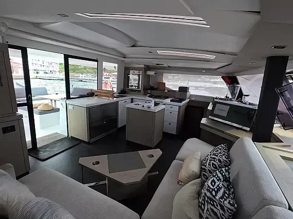 Fountaine Pajot Saona 47 | Champs-Elysees