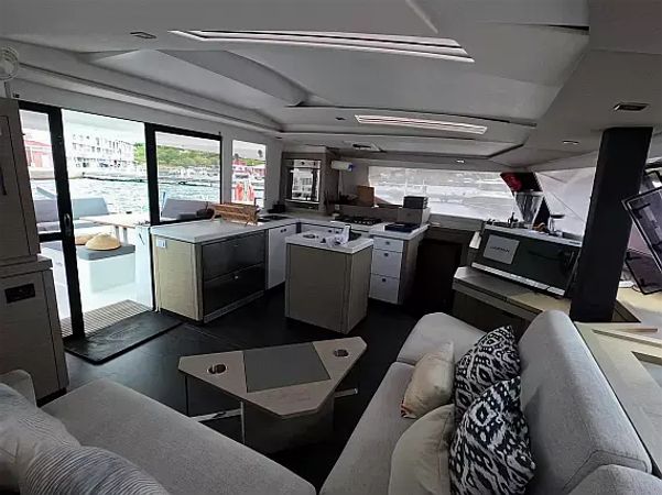 Fountaine Pajot Saona 47 | Champs-Elysees