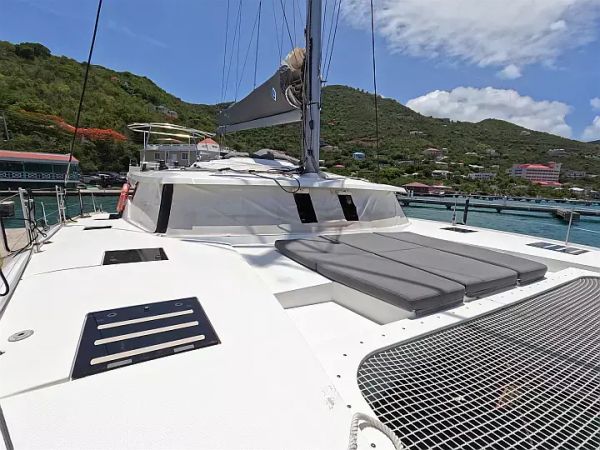 Fountaine Pajot Saona 47 | Champs-Elysees