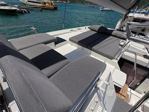 Fountaine Pajot Saona 47 | Champs-Elysees