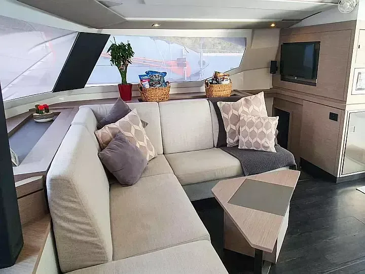 Fountaine Pajot Saona 47 | Champs-Elysees