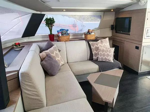 Fountaine Pajot Saona 47 | Champs-Elysees