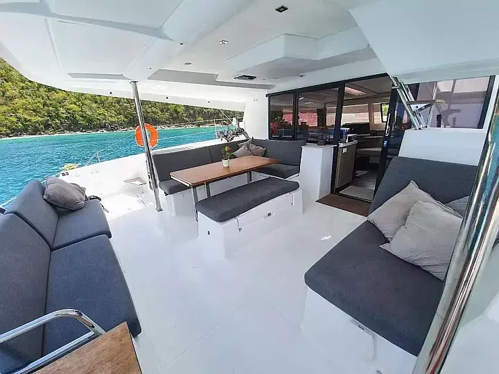Fountaine Pajot Saona 47 | Champs-Elysees