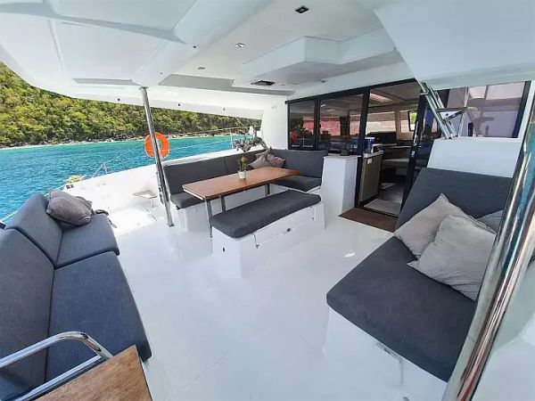 Fountaine Pajot Saona 47 | Champs-Elysees