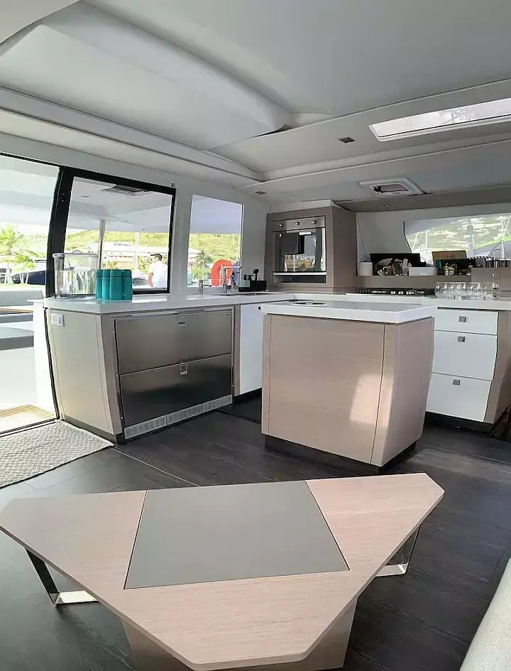 Fountaine Pajot Saona 47 | Champs-Elysees