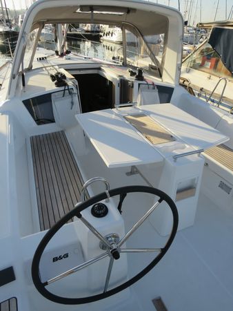 Beneteau Oceanis 38 | Lina