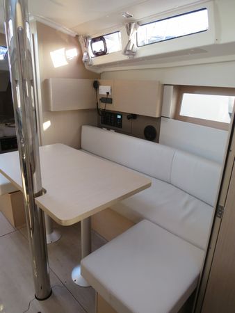 Beneteau Oceanis 38 | Lina