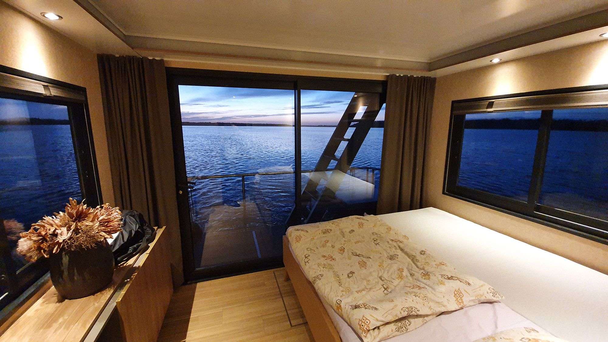 Nautilus Houseboat | Water Lodge
