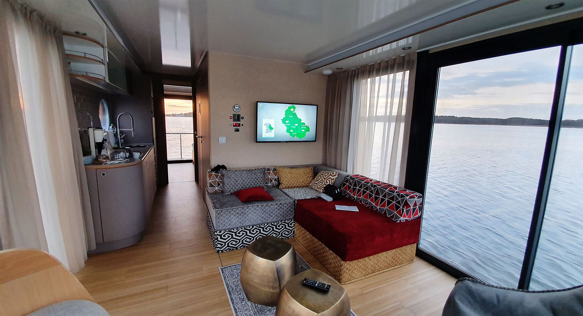 Nautilus Houseboat | Water Lodge