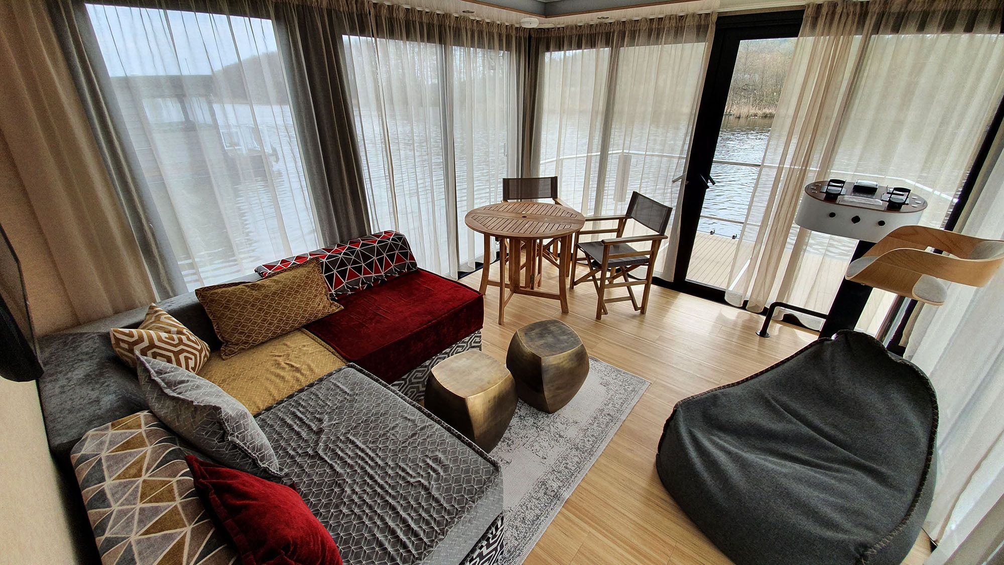 Nautilus Houseboat | Water Lodge