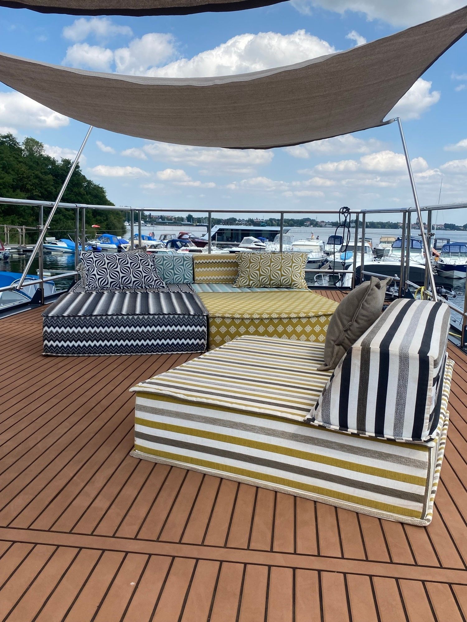 Nautilus Houseboat | Water Lodge