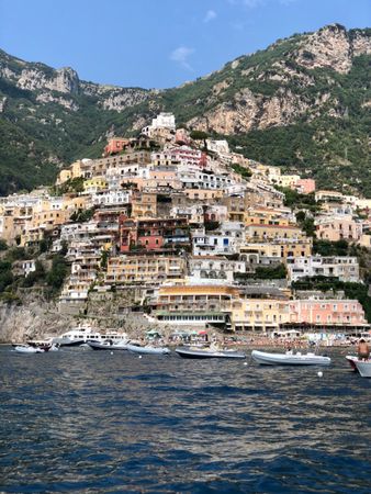 Capri sziget: 1 Napos Kirándulás és Városnézés a Következővel: Motorcsónak