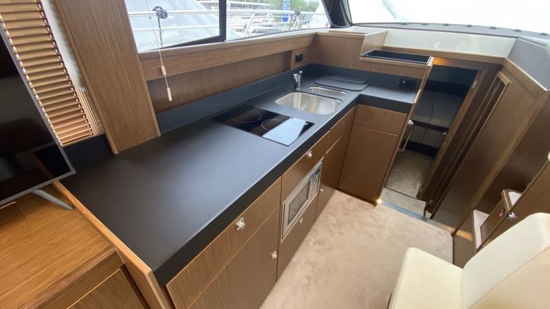 Bavaria Virtess 420 Fly | Caleni