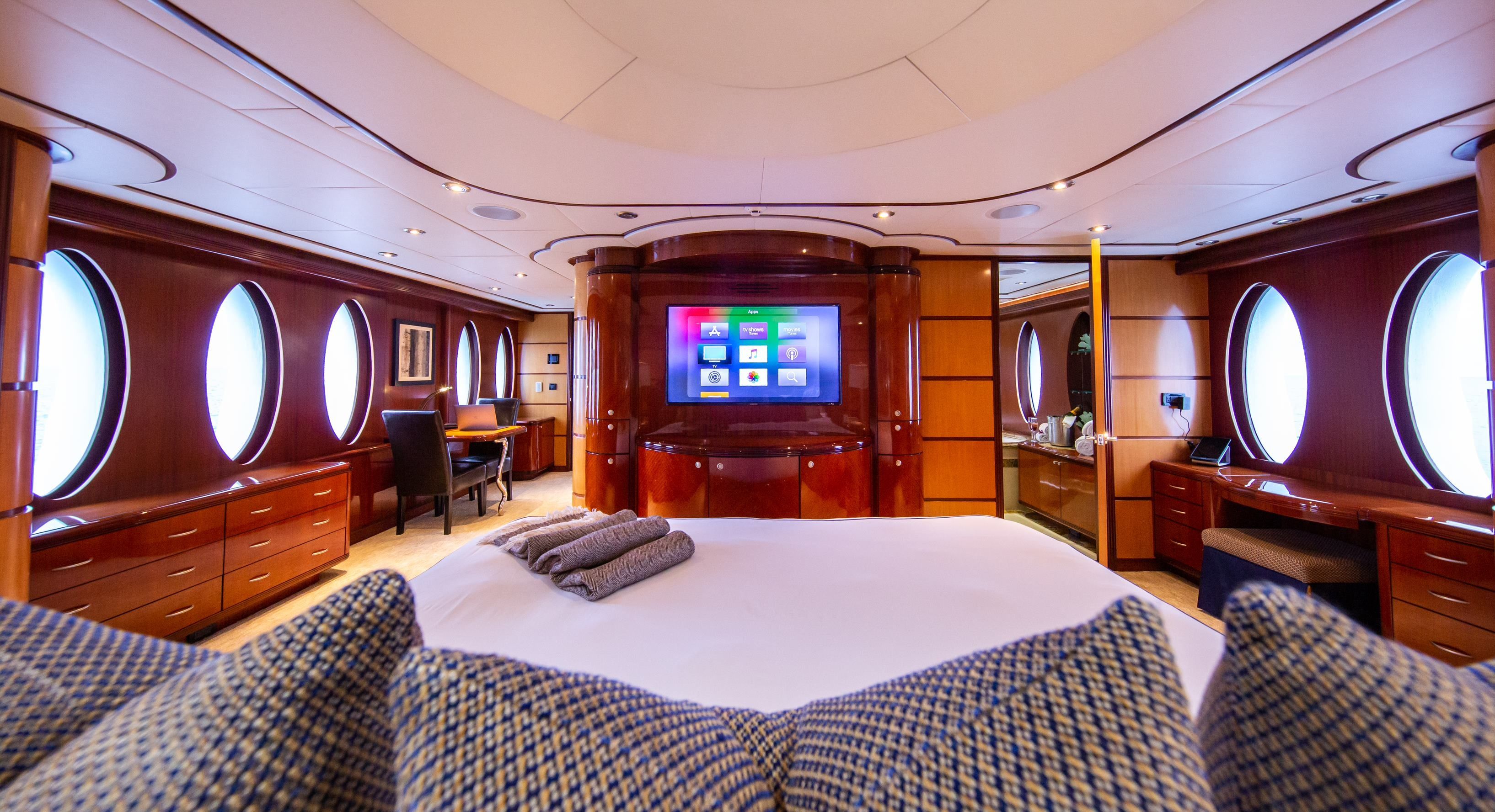 Ares Marine 43 | Just Enough