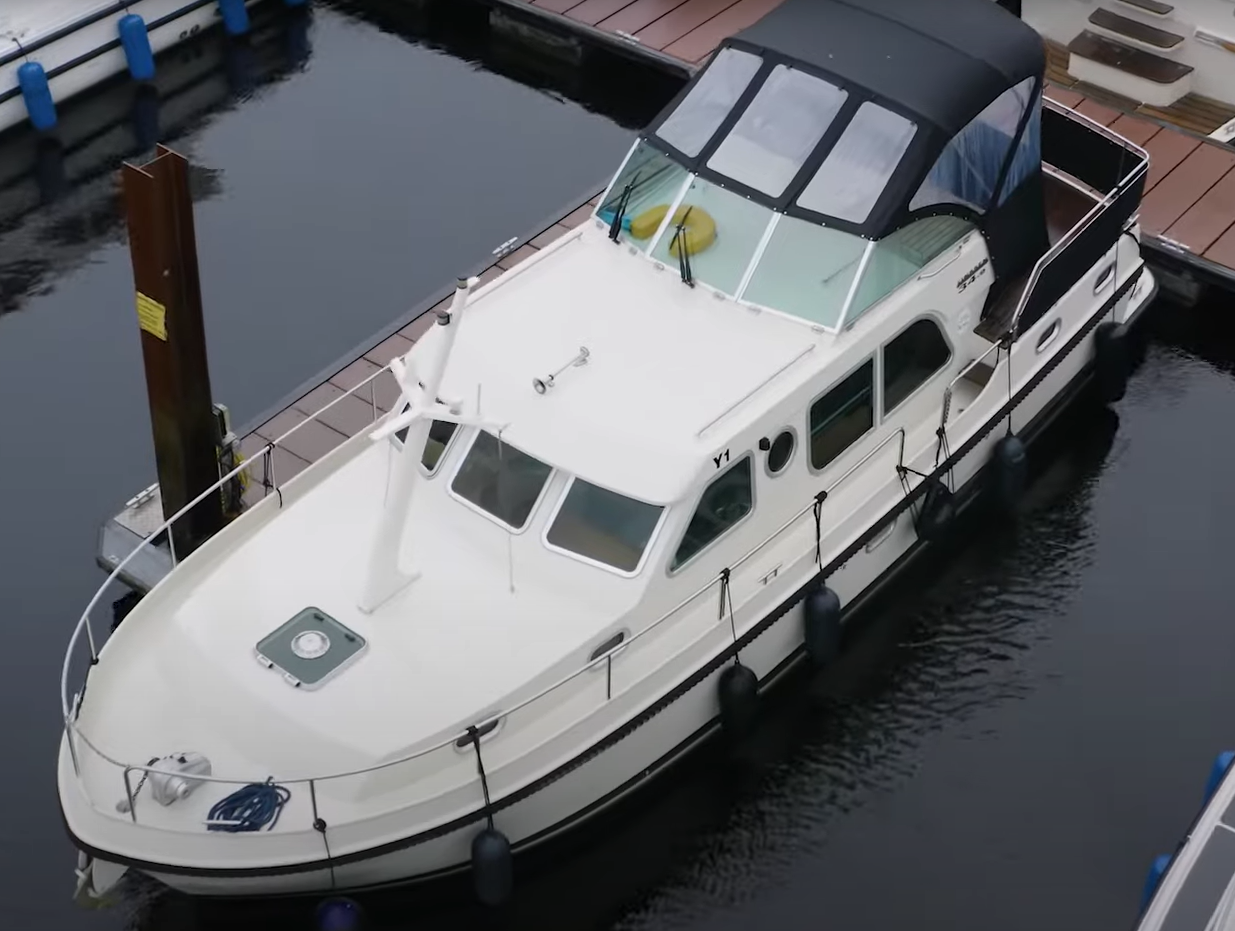 Houseboat Linssen GS 34.9 AC Banagher 2 for rent Ireland Boataround