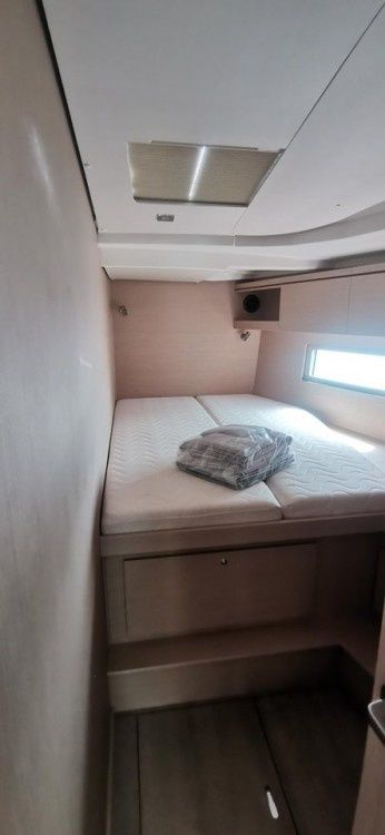 Beneteau Oceanis 51.1 | Living in Sea