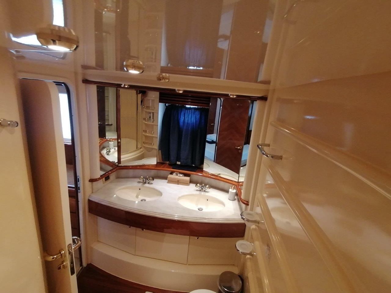 Azimut 68 | Blue Med