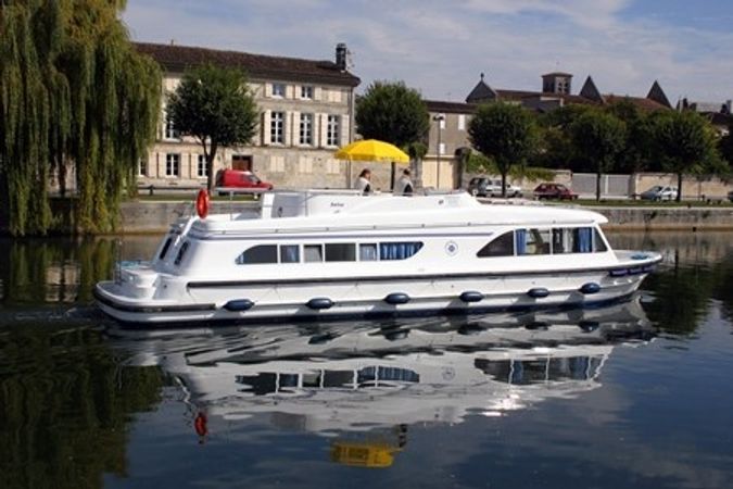Le Boat Salsa B | CF Douelle 2