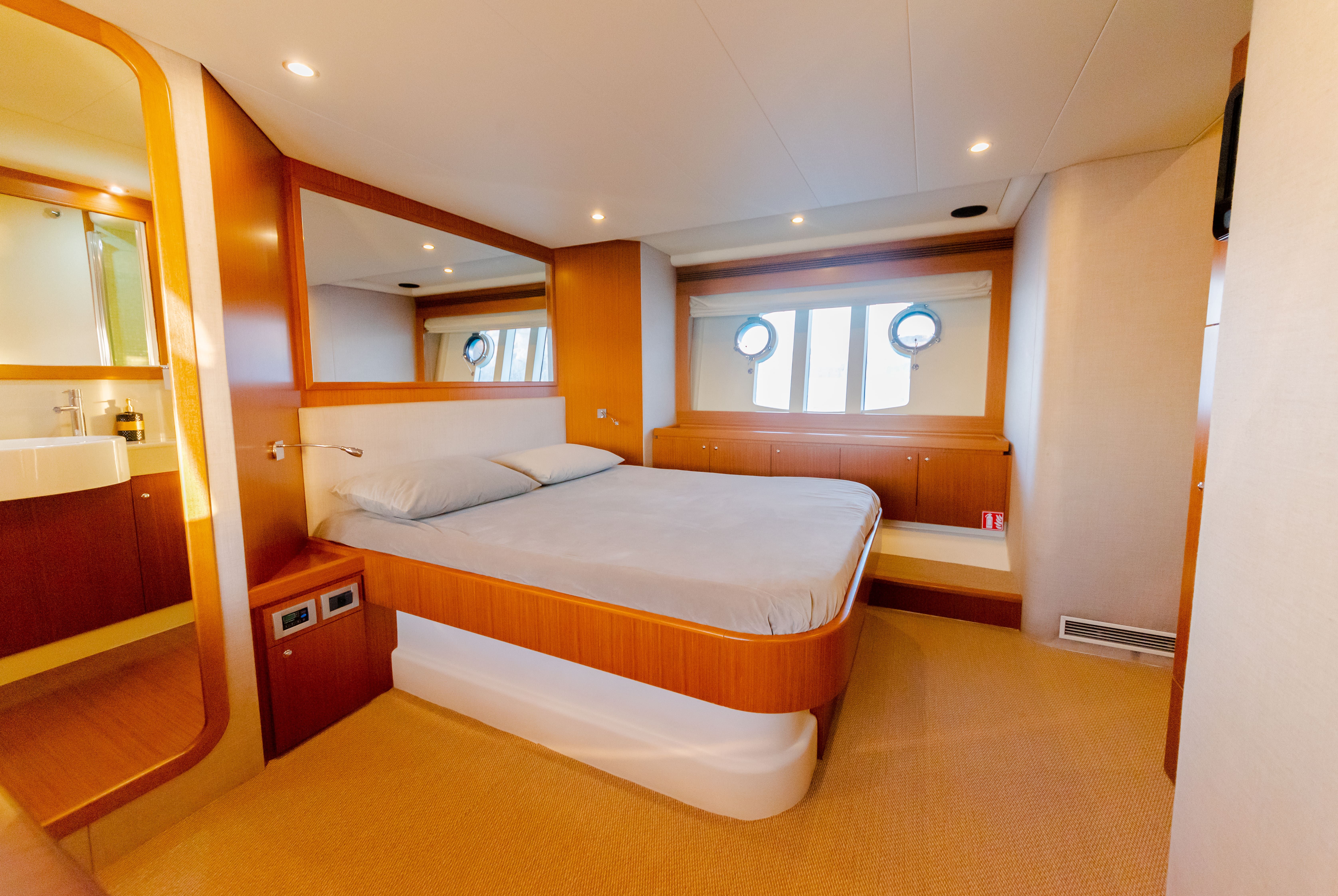 Ferretti 592 | Chill Out