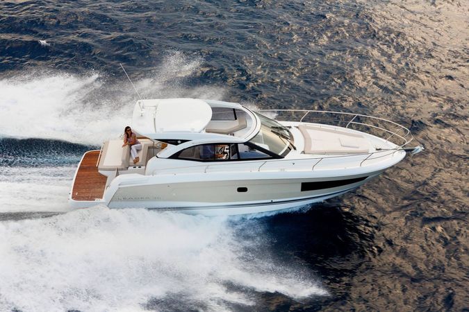 Jeanneau Leader 36 | Black Lobster