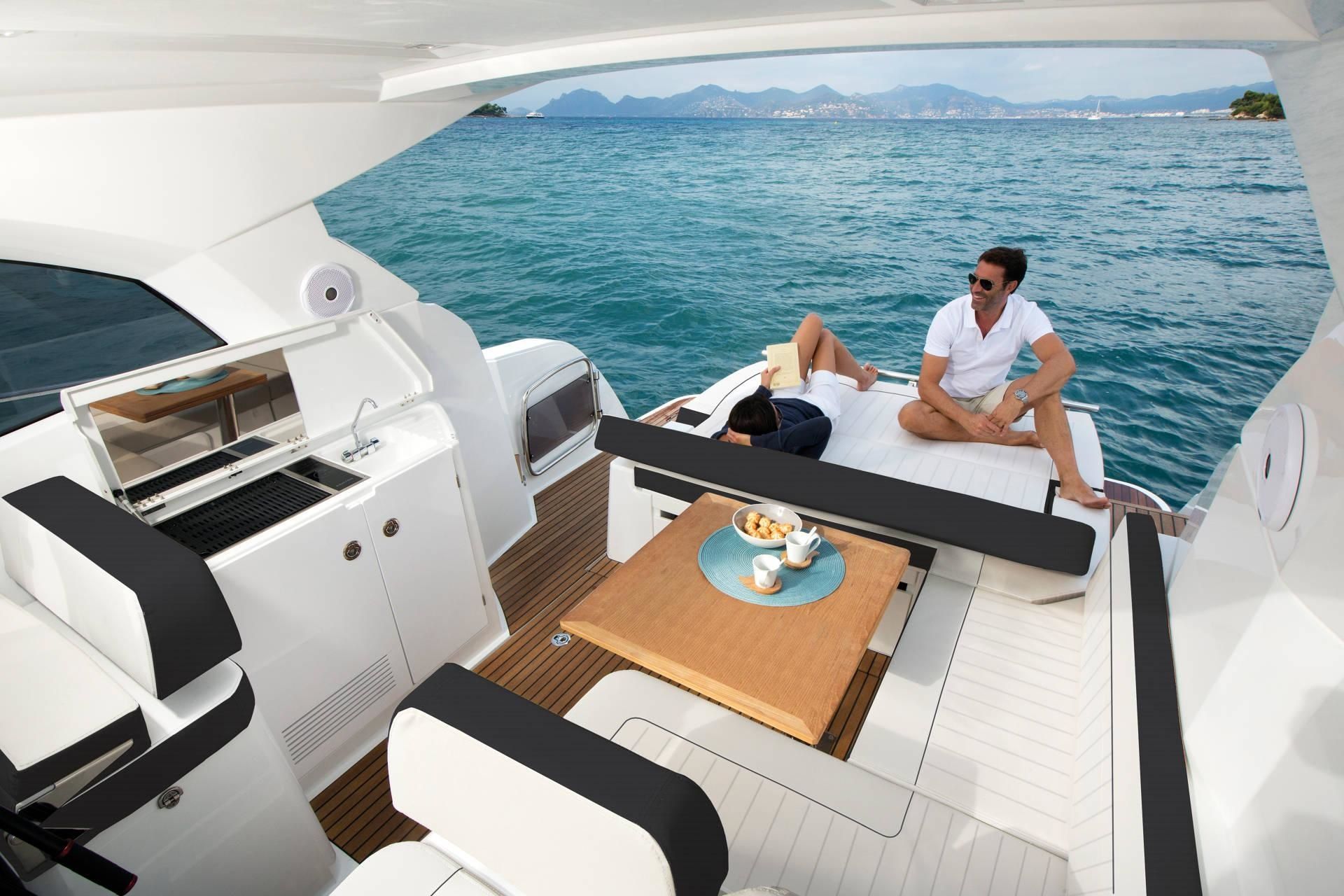 Jeanneau Leader 36 | Black Lobster