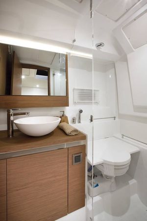 Jeanneau Leader 36 | Black Lobster