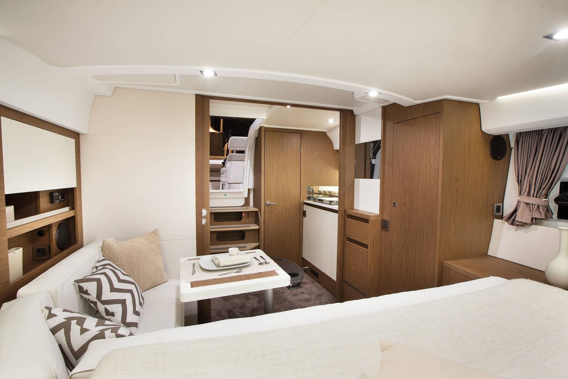 Jeanneau Leader 36 | Black Lobster