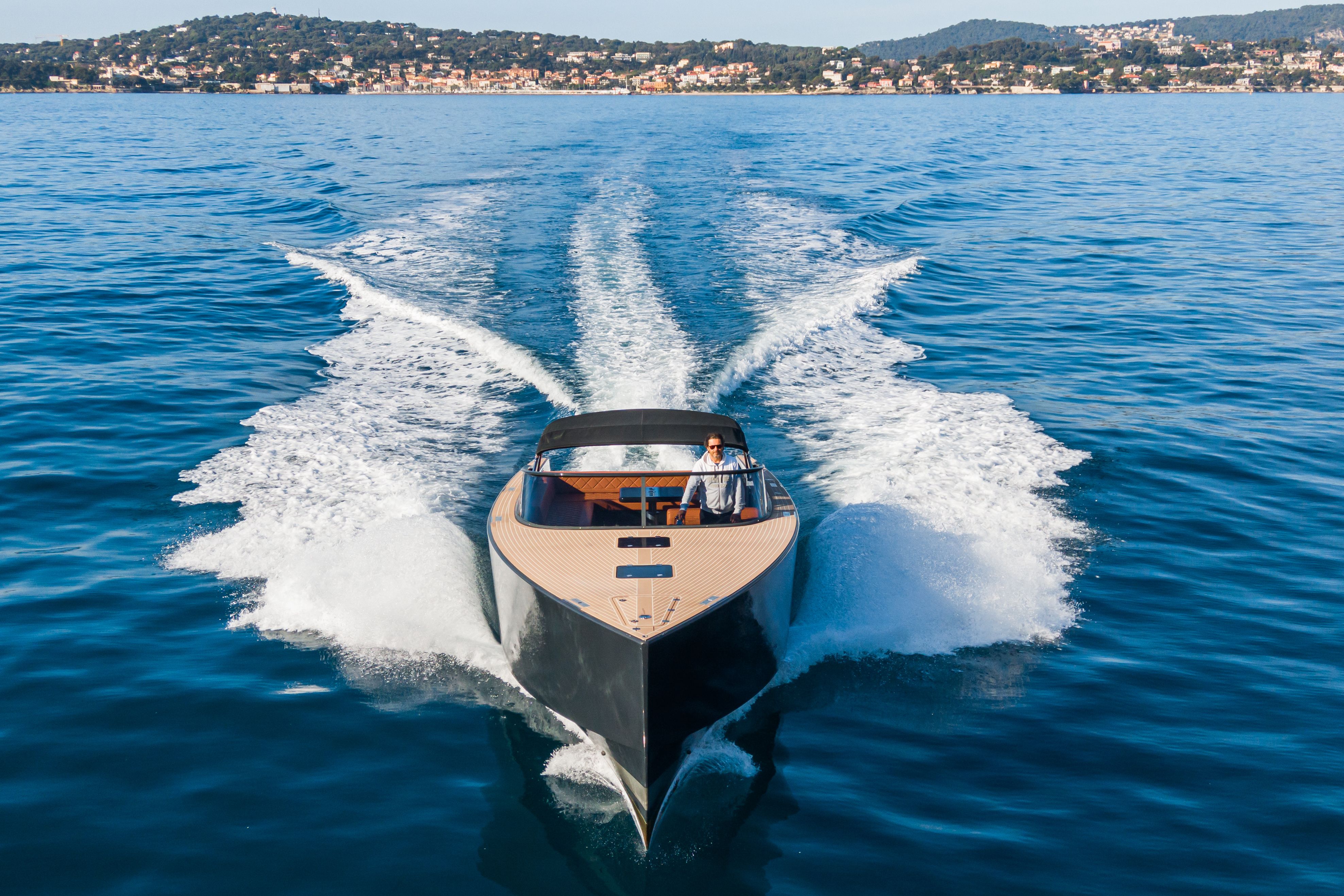 Van Dutch 40 | Nissa