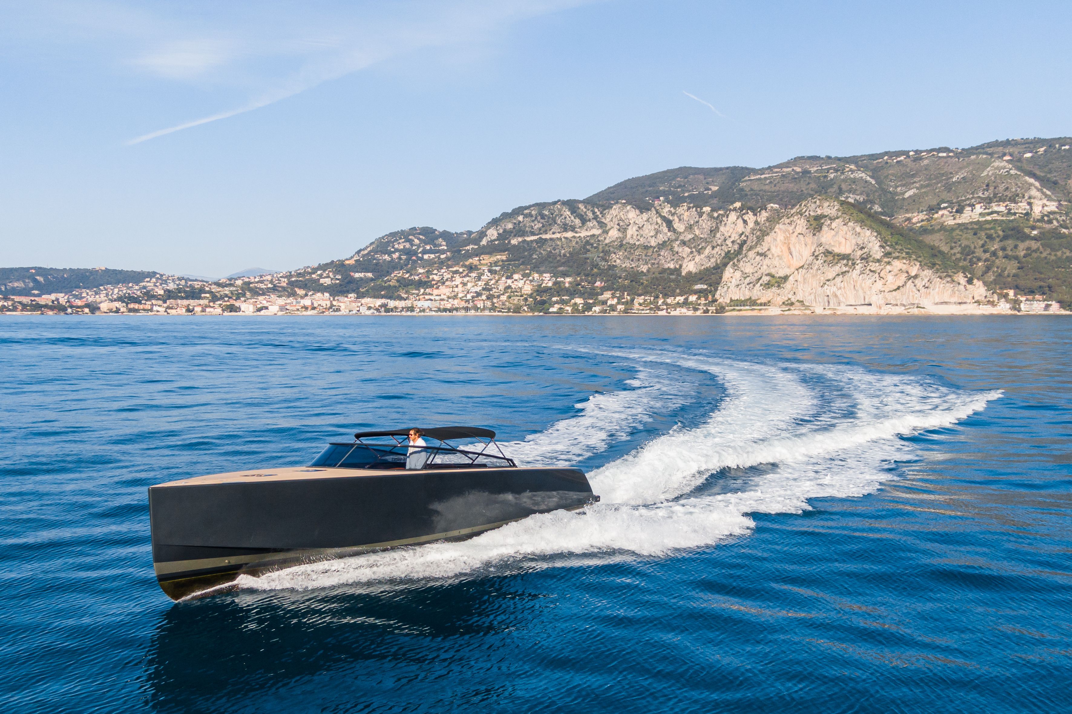 Van Dutch 40 | Nissa