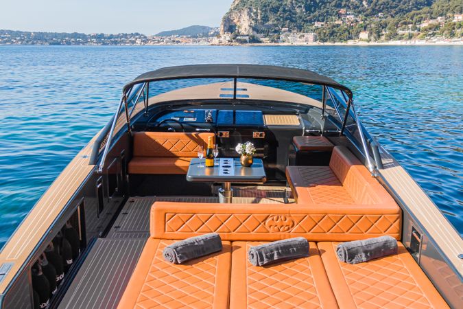 Van Dutch 40 | Nissa